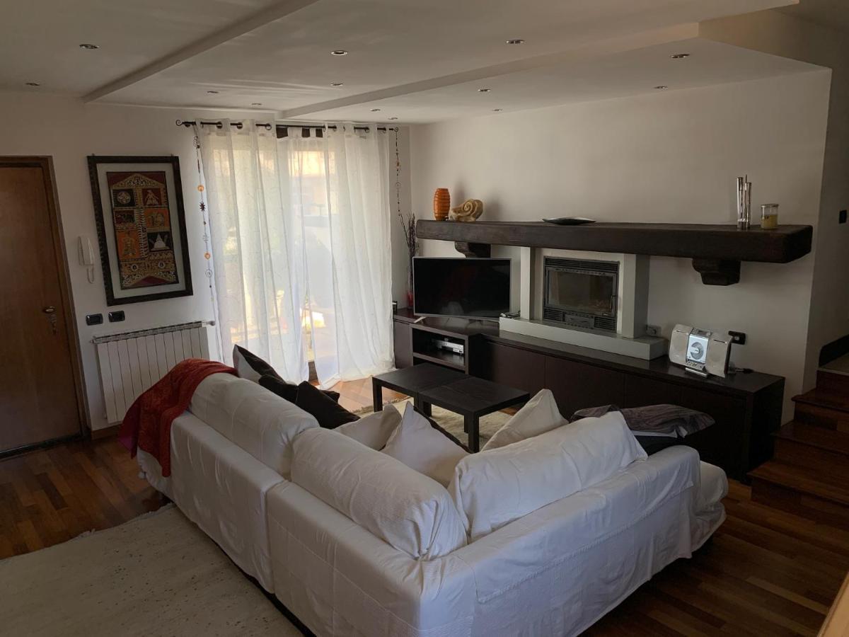 Near Como, Charming Apartment With Fireplace กรานดาเต ภายนอก รูปภาพ